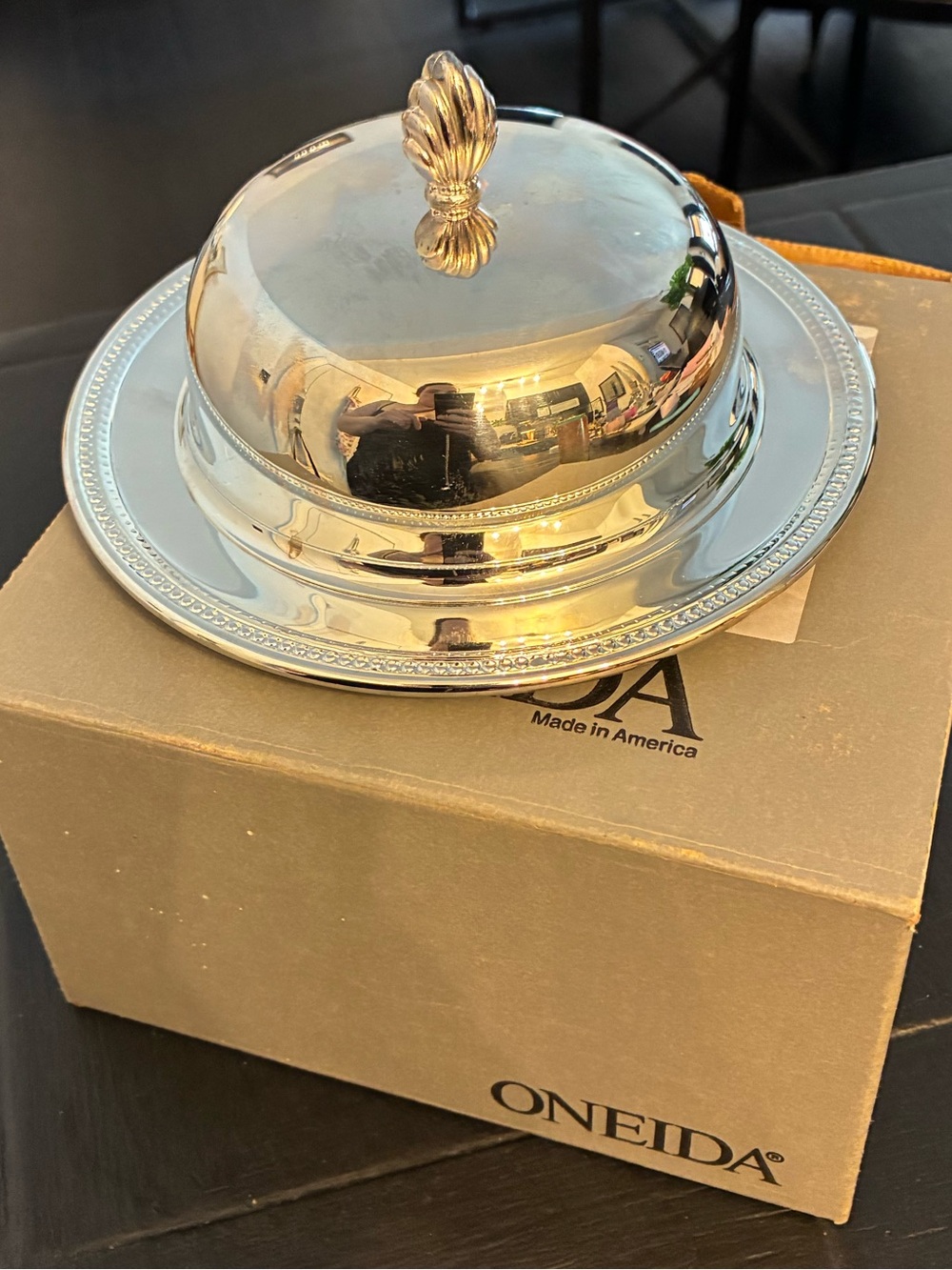 Vintage Oneida Silverplate Round Butter Dish Grandmillenial Decor Old English - Picture 4 of 9